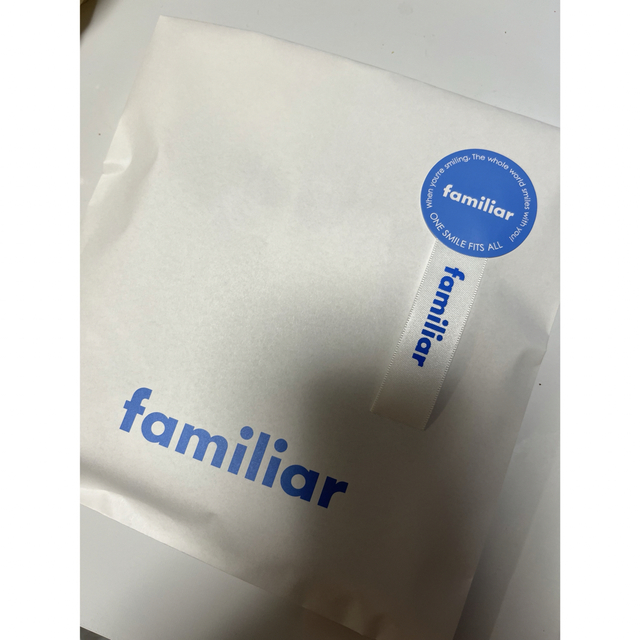 familiar(ファミリア)のファミリア　familiar ハンドタオル　渋谷　ヒカリエ　限定　グレー レディースのファッション小物(ハンカチ)の商品写真