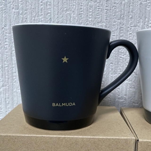 BALMUDA(バルミューダ)のバルミューダ店舗限定　「ノリタケ」マグカップ ホワイト&ブラック　新品未使用品 インテリア/住まい/日用品のキッチン/食器(グラス/カップ)の商品写真