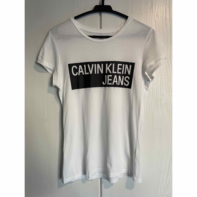 Calvin Klein(カルバンクライン)の\ SALE / CALVIN KLEIN 🤍 Tシャツ レディースのトップス(Tシャツ(半袖/袖なし))の商品写真