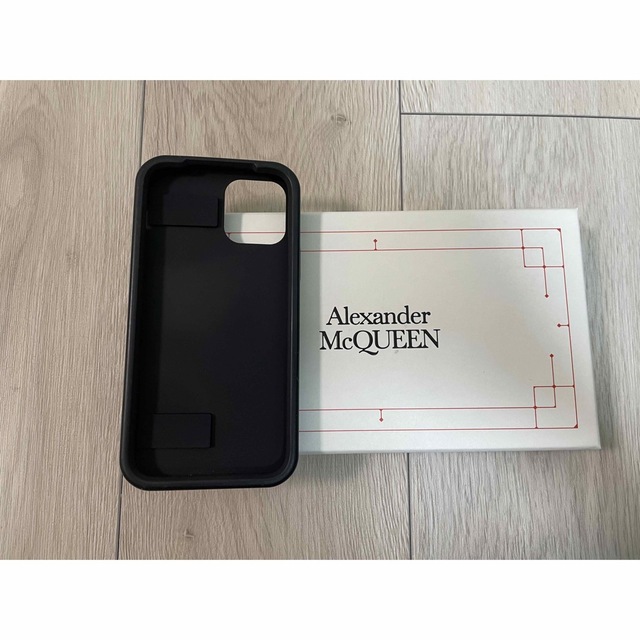 Alexander McQueen(アレキサンダーマックイーン)の美品Alexander McQueen iPhone 12/12 Pro ケース スマホ/家電/カメラのスマホアクセサリー(iPhoneケース)の商品写真