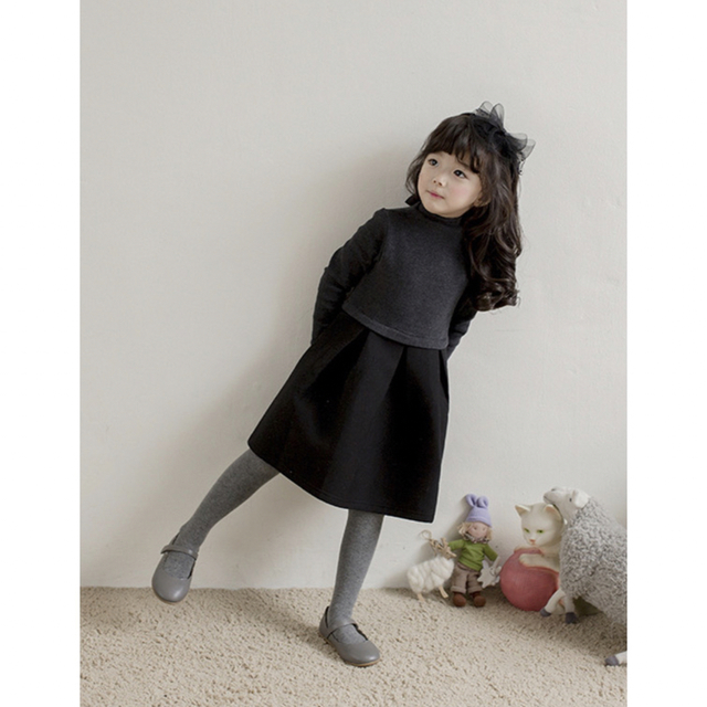 新品　ワンピース　120 130 グレー　黒　フリル　リボン　ベルベット キッズ/ベビー/マタニティのキッズ服女の子用(90cm~)(ワンピース)の商品写真