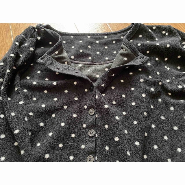 UNIQLO UNIQLO水玉ユニクロフリースボタンワンピース黒ルームウェアマタニティ授乳服の通販 by pos ユニクロ 水玉のフリース
