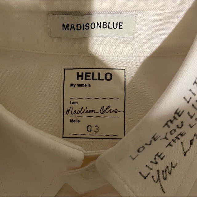 MADISONBLUE(マディソンブルー)のマディソンブルー♡メッセージ　シャツ　白　ホワイト　 レディースのトップス(シャツ/ブラウス(長袖/七分))の商品写真