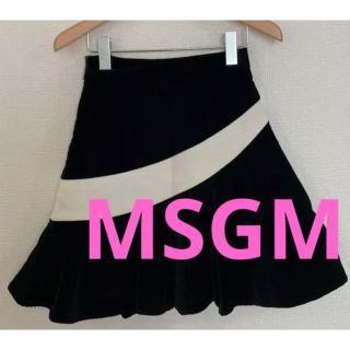 エムエスジイエム(MSGM)のMSGM  コーデュロイスカート　黒　サイズ38 フレア　コーデュロイ(ひざ丈スカート)