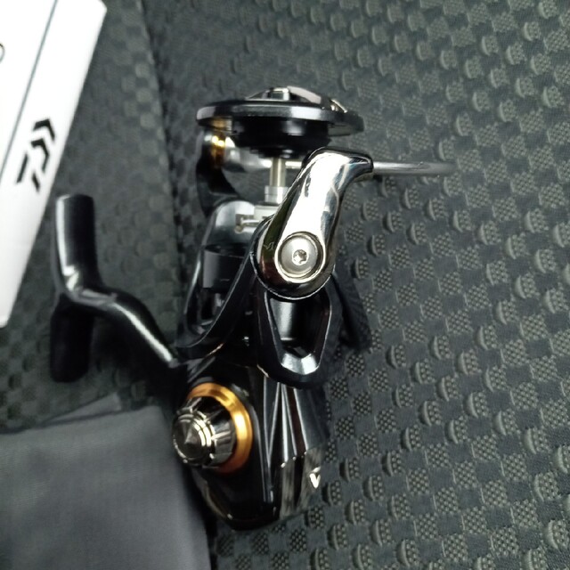 DAIWA(ダイワ)のDAIWA 21 CALDIA LT 2500S ダイワ 21カルディア 本体 スポーツ/アウトドアのフィッシング(リール)の商品写真