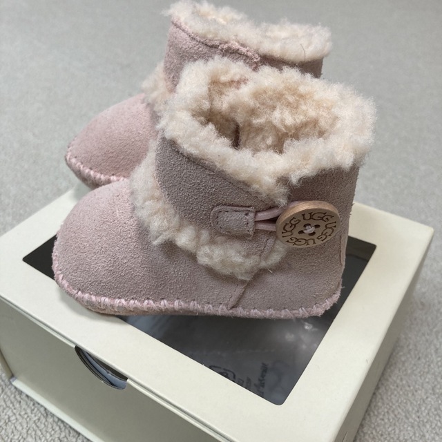 UGG(アグ)のUGG  ブーツ キッズ/ベビー/マタニティのベビー靴/シューズ(~14cm)(ブーツ)の商品写真