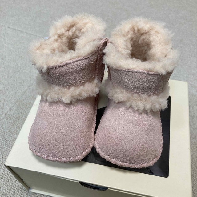 UGG(アグ)のUGG  ブーツ キッズ/ベビー/マタニティのベビー靴/シューズ(~14cm)(ブーツ)の商品写真