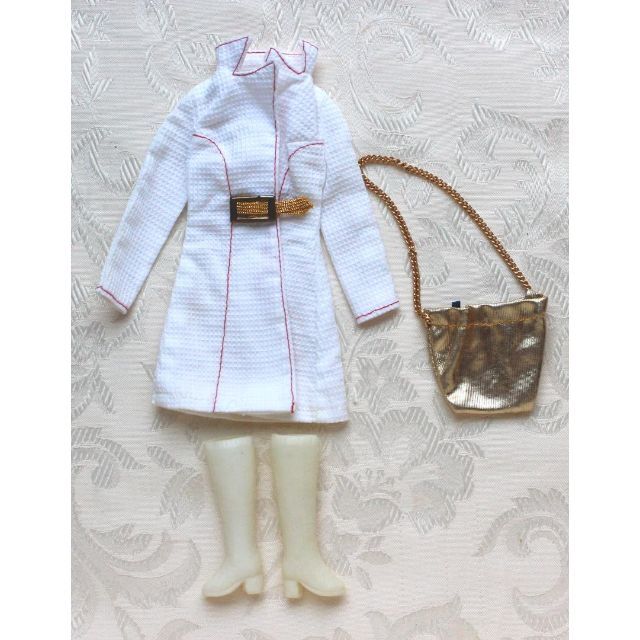 Barbie white and with it coat #3352