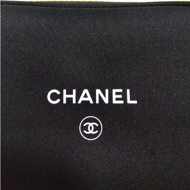 CHANEL(シャネル)の「YURIE 様専用」ポーチ&ミニブラシ コスメ/美容のキット/セット(コフレ/メイクアップセット)の商品写真