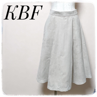 ケービーエフ(KBF)の美品✨アーバンリサーチ KBF✨フレアスカート 膝丈スカート ベージュベロア風(ひざ丈スカート)