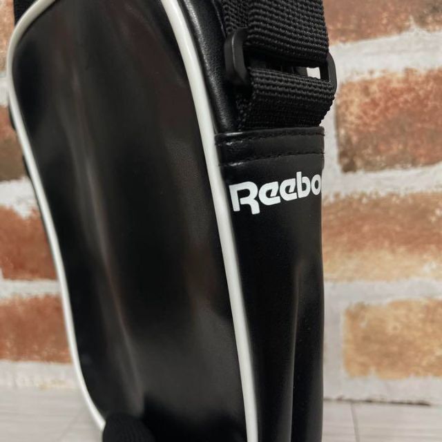 Reebok(リーボック)の極美品✨リーボック　Reebok ミニショルダーバッグ　黒　ブラック レディースのバッグ(ショルダーバッグ)の商品写真