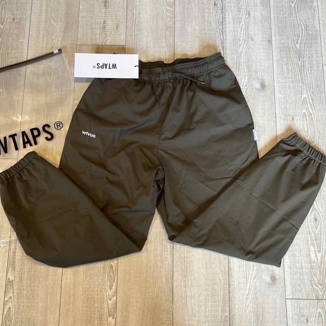 W)taps(ダブルタップス)のwtaps 22aw INCOM 01 TROUSERS★M★ナイロンパンツ★ メンズのパンツ(ワークパンツ/カーゴパンツ)の商品写真