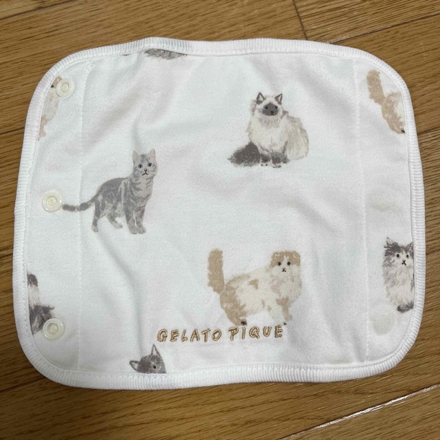 gelato pique(ジェラートピケ)の新品　猫のイラスト　抱っこ紐カバー キッズ/ベビー/マタニティの外出/移動用品(その他)の商品写真