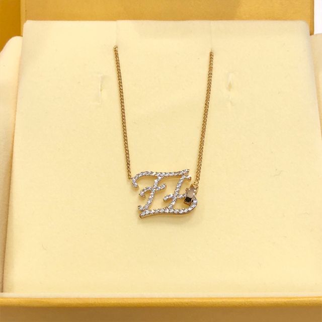 新品 FENDI フェンディ カーリグラフィ ブレスレット ゴールド 新品 FENDI フェンディ カーリグラフィ ブレスレット ゴールド