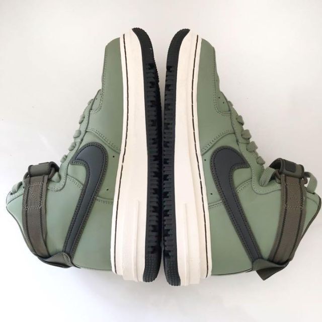 NIKE(ナイキ)の美品▲NIKE//AIR FORCE 1 BOOT▲25cm▲カーキ  グリーン レディースの靴/シューズ(スニーカー)の商品写真