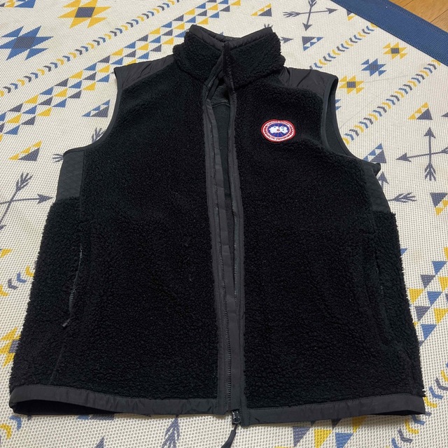 CANADA GOOSE(カナダグース)のカナダグース　フリース　ベスト　ブラック　Lサイズ　サザビーリーグ メンズのジャケット/アウター(ダウンベスト)の商品写真