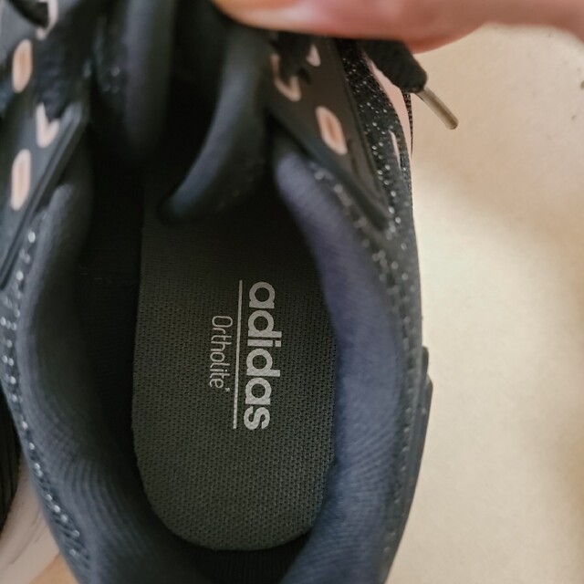 adidas(アディダス)のadidas　レデーススニーカー　24cm　アディダス　ブラック　ピンク　軽量 レディースの靴/シューズ(スニーカー)の商品写真