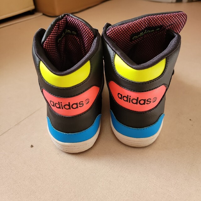 adidas(アディダス)のアディダスネオ　レデースハイカットスニーカー　24.5cm　カラフル　ブラック レディースの靴/シューズ(スニーカー)の商品写真