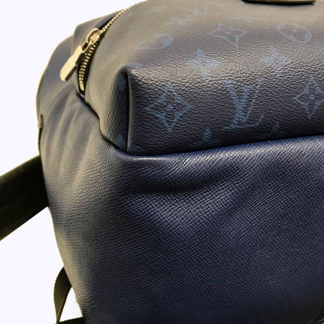 LOUIS VUITTON(ルイヴィトン)のセール 超美品 LOUIS VUITTON/ルイ・ヴィトン M30229/ディスカバリー・バックパックリュック・デイパック ブルー タイガ LV 【中古】 レディースのバッグ(リュック/バックパック)の商品写真