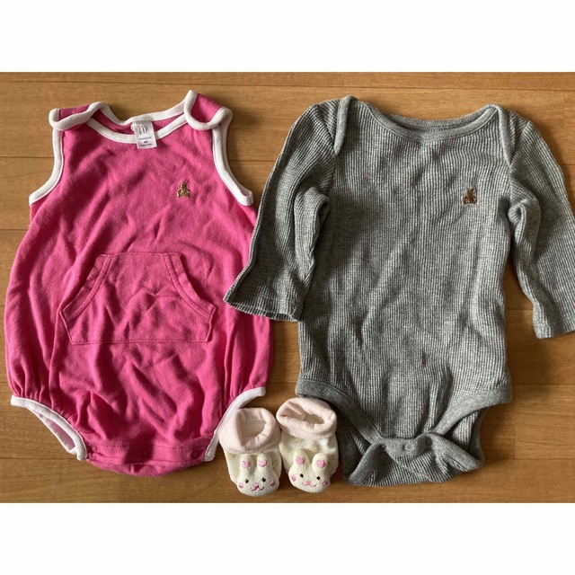 babyGAP(ベビーギャップ)のGAP 60 ロンパース　靴下セット キッズ/ベビー/マタニティのベビー服(~85cm)(ロンパース)の商品写真