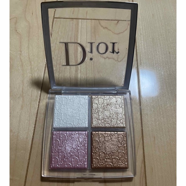 Dior(ディオール)のディオール バックステージ フェイス グロウ パレット 001 コスメ/美容のベースメイク/化粧品(フェイスカラー)の商品写真