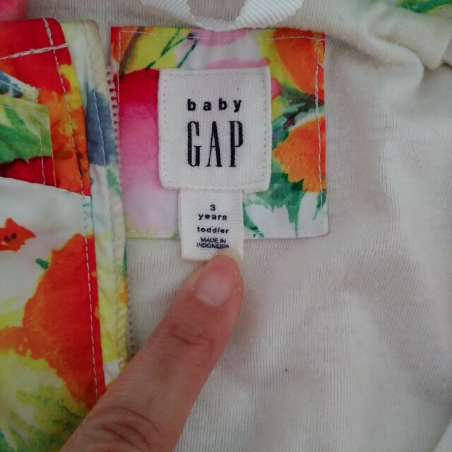 babyGAP(ベビーギャップ)のギャップ　ジャンバー　３歳 キッズ/ベビー/マタニティのキッズ服女の子用(90cm~)(ジャケット/上着)の商品写真