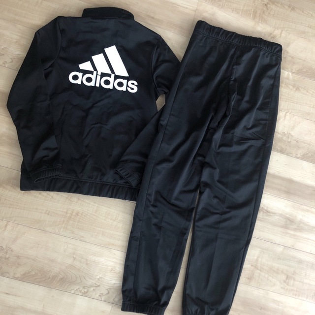 ☆新品☆adidas ジュニア　ジャージ上下セット　男の子　女の子　黒　160