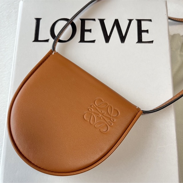 【新品未使用】LOEWE ミニヒールポーチショルダー アナグラム カーフレザー