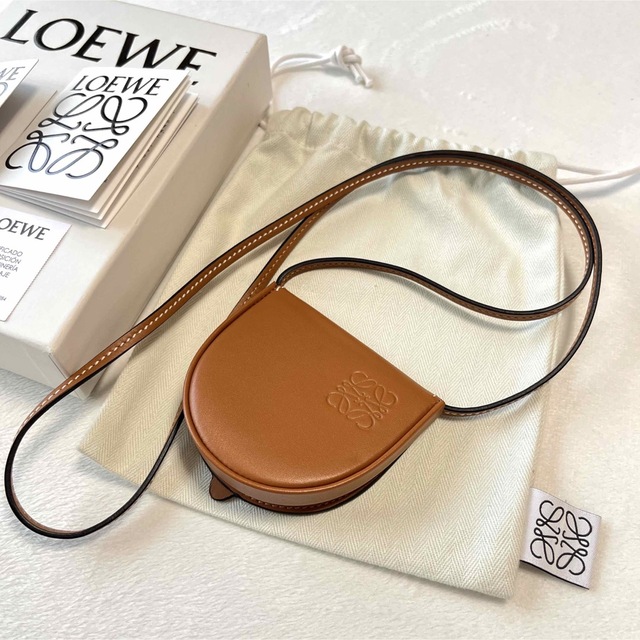 LOEWE　ロエベ　バッグ　アナグラム　ヒール　ショルダー　レザー　ロゴ