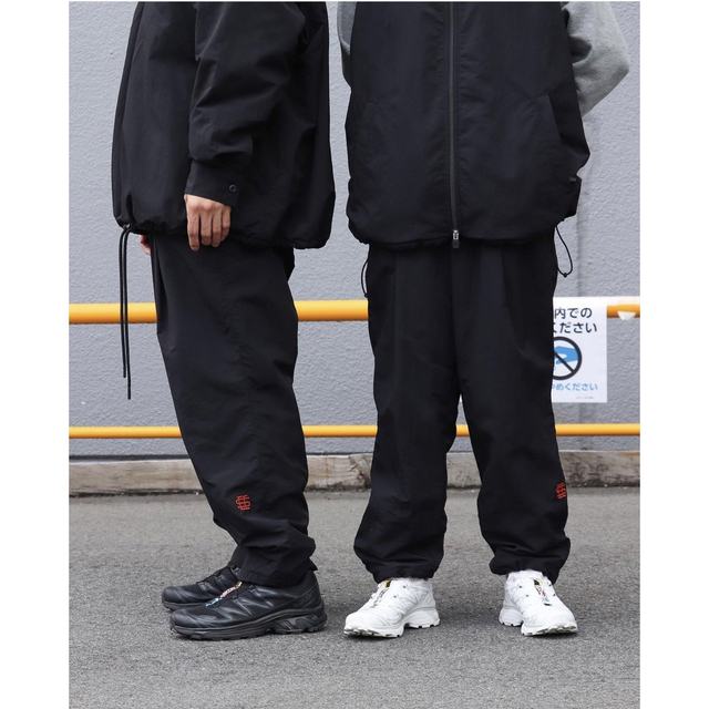 1LDK SELECT(ワンエルディーケーセレクト)のsee see nylon fleece wide tapered pants メンズのパンツ(ワークパンツ/カーゴパンツ)の商品写真