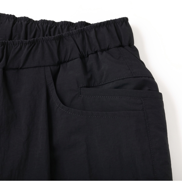 1LDK SELECT(ワンエルディーケーセレクト)のsee see nylon fleece wide tapered pants メンズのパンツ(ワークパンツ/カーゴパンツ)の商品写真