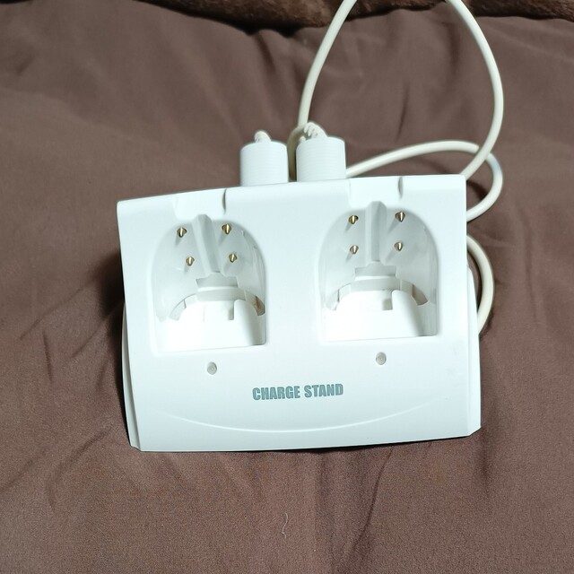 Wii コントローラ 3つセット　本体接続充電器 エンタメ/ホビーのゲームソフト/ゲーム機本体(家庭用ゲームソフト)の商品写真