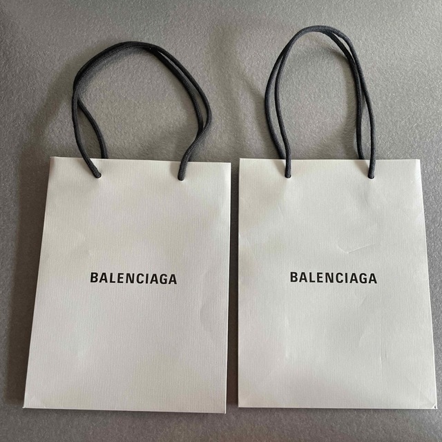 Balenciaga(バレンシアガ)の2枚　バレンシアガ　ショッパー　紙袋　グレー　balenciaga レディースのバッグ(ショップ袋)の商品写真