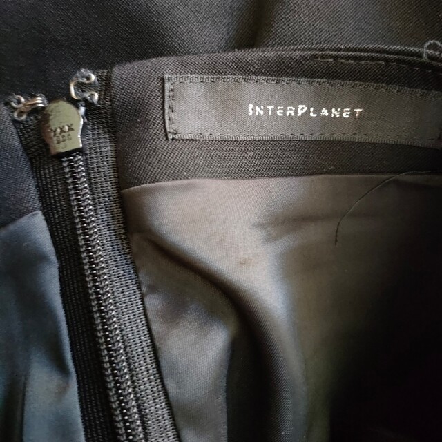 INTERPLANET(インタープラネット)のインタープラネット　タイトスカート　黒シンプル レディースのスカート(ひざ丈スカート)の商品写真