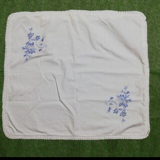 昭和レトロ　座布団カバー　刺繍　1枚  白　綿100%ホック留め式(その他)
