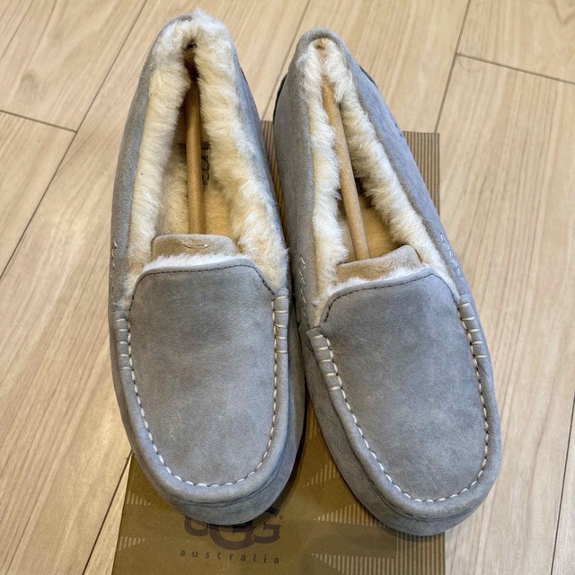 新品未使用★ UGG アンスレー　人気カラーのライトグレー　24㎝