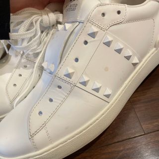 ヴァレンティノ VALENTINO スタッズ付き白スニーカー