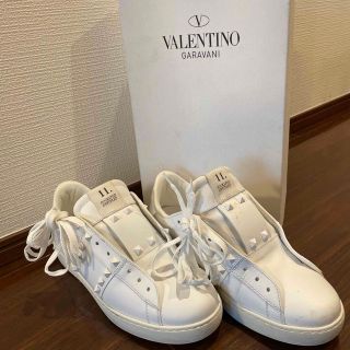 VALENTINO - ヴァレンティノ VALENTINO スタッズ付き白スニーカーの