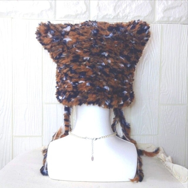 JEANASIS(ジーナシス)の『キャットヤーンで編んだふわふわ猫耳ニット帽〈ベンガル〉』ハンドメイド 猫耳帽子 レディースの帽子(ニット帽/ビーニー)の商品写真