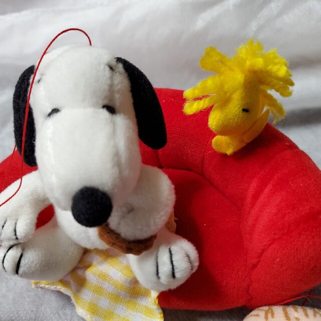 SNOOPY(スヌーピー)の美品スヌーピーと仲間達のオーナメント兼マグネットユニバーサルスタジオジャパン エンタメ/ホビーのおもちゃ/ぬいぐるみ(キャラクターグッズ)の商品写真