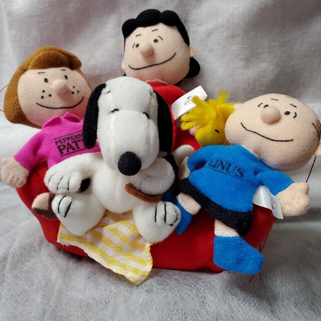 SNOOPY(スヌーピー)の美品スヌーピーと仲間達のオーナメント兼マグネットユニバーサルスタジオジャパン エンタメ/ホビーのおもちゃ/ぬいぐるみ(キャラクターグッズ)の商品写真