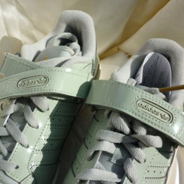 adidas(アディダス)の新品24cmアディダスオリジナルス  Forum LowWエナメルスニーカー  レディースの靴/シューズ(スニーカー)の商品写真