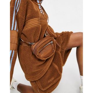 アディダス(adidas)の【完売品】adidas ivy park シェルパ　ベルトバッグ　フルセット(ボディバッグ/ウエストポーチ)