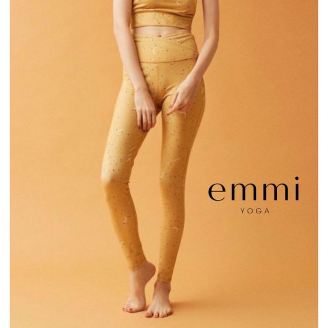 emmi(エミ)の未使用 ⭐︎ エミ emmi yoga MOONブラトップ + レギンス　SET スポーツ/アウトドアのトレーニング/エクササイズ(ヨガ)の商品写真
