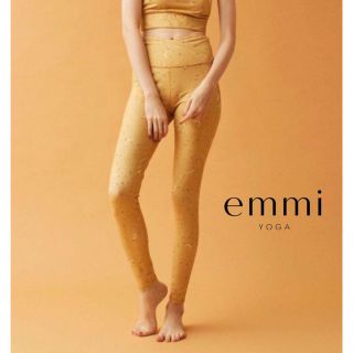 エミ(emmi)の未使用 ⭐︎ エミ emmi yoga MOONブラトップ + レギンス　SET(ヨガ)