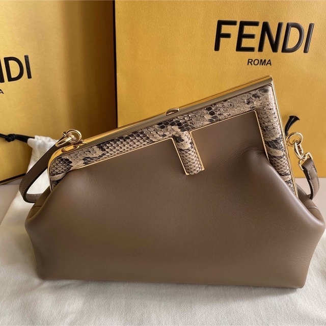 FENDI(フェンディ)のフェンディ ファースト スモール ベージュ パイソン レディースのバッグ(ショルダーバッグ)の商品写真