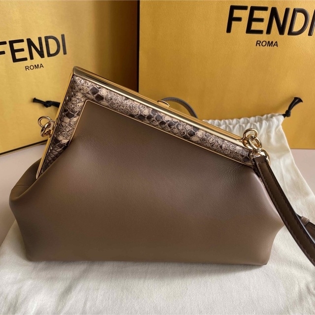 FENDI(フェンディ)のフェンディ ファースト スモール ベージュ パイソン レディースのバッグ(ショルダーバッグ)の商品写真