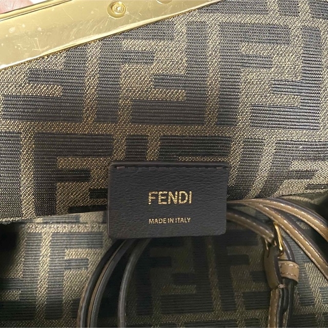 FENDI(フェンディ)のフェンディ ファースト スモール ベージュ パイソン レディースのバッグ(ショルダーバッグ)の商品写真