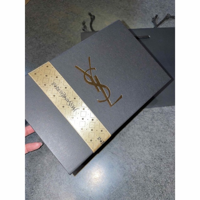 Yves Saint Laurent Beaute(イヴサンローランボーテ)のサンローラン  クリスマス限定box＋ショッパー レディースのバッグ(ショップ袋)の商品写真