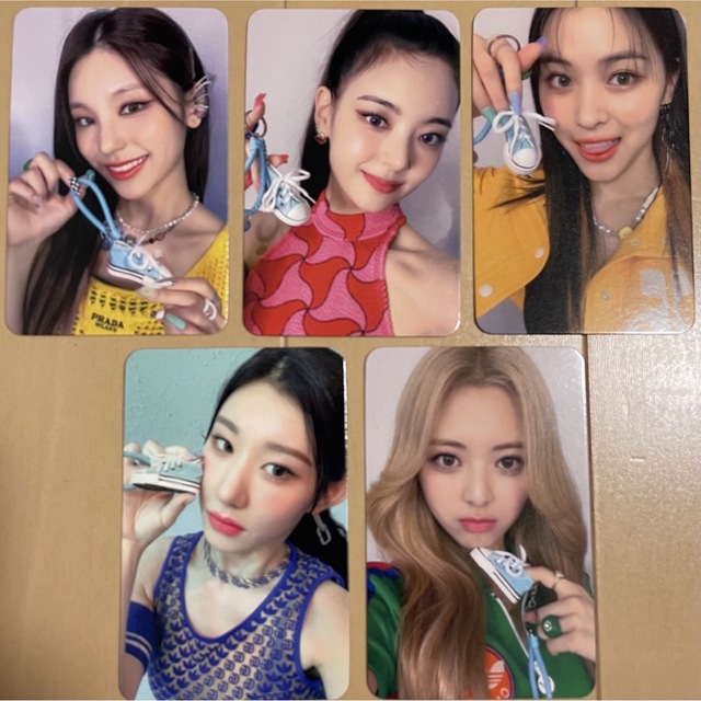ITZY Soundwave 韓国サイン会 トレカ セットの通販 by imyme|ラクマ